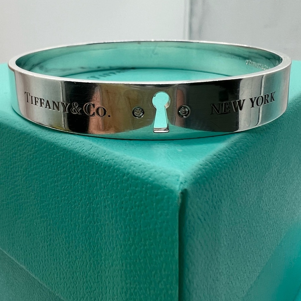 🔴Authentic Vintage Tiffany & Co. Silver Keyhole Diamonds Cuff Bracelet 🔴 - Picture 4 of 14